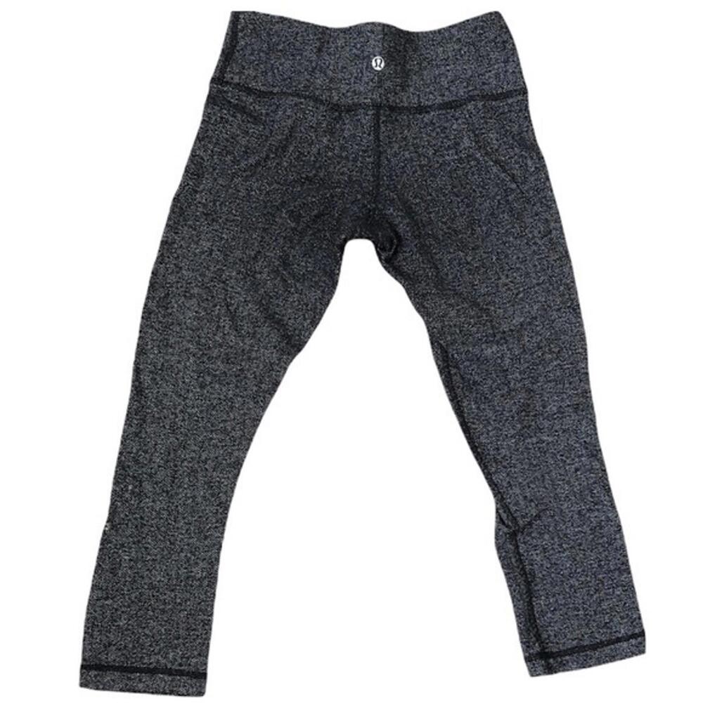 Size 6 Lululemon chevron black and white cropped leggings‎